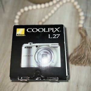 Nikon Coolpix L27 Camera